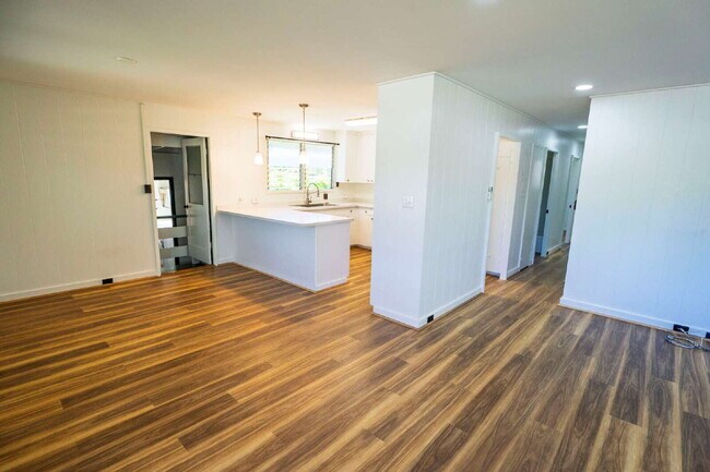 Building Photo - Welcome Home to Waimanalo!