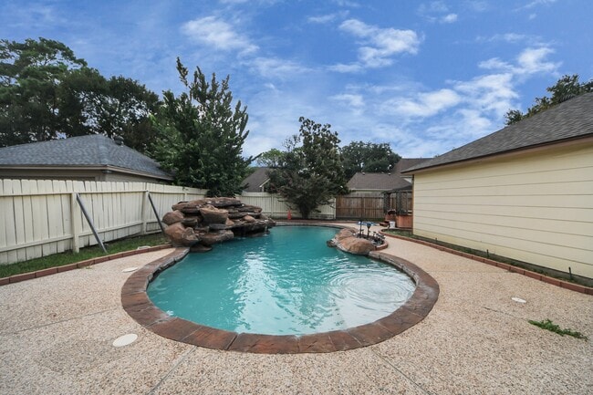 Building Photo - 20626 Chestnut Hills Dr