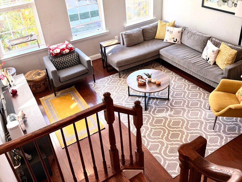 Building Photo - 81 Linden Pl