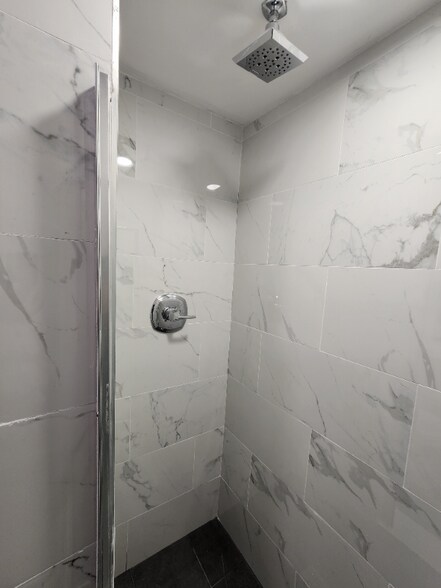 Building Photo - 32 Charles St