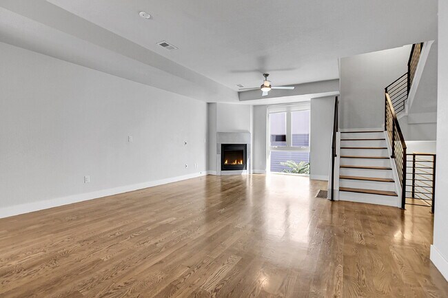 Building Photo - $3,100.00 - $500 OFF, First Month Rent - 2...