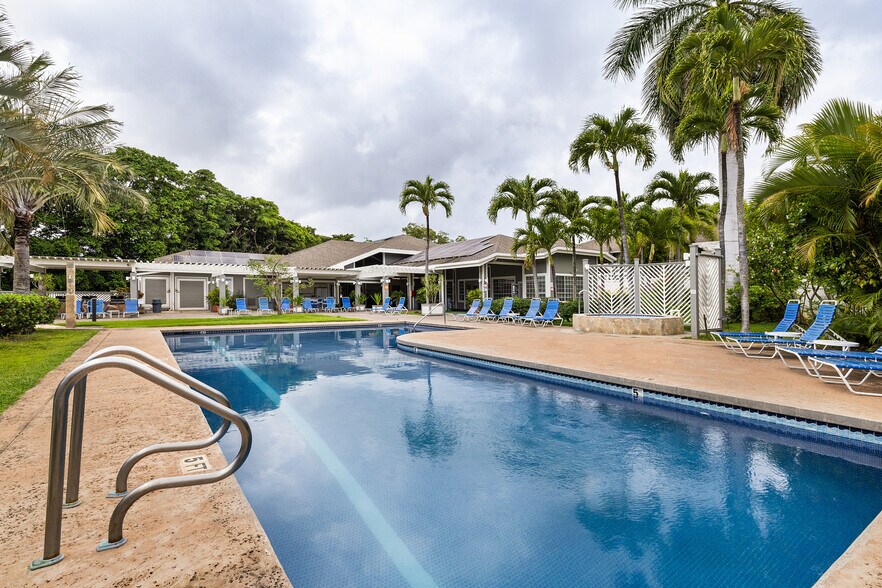 Building Photo - 393 Mananai Pl