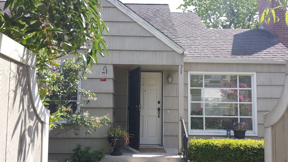 Building Photo - 4406 29th Ave W