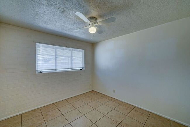 Building Photo - $500 OFF FIRST MONTH RENT! READY TO VIEW N...