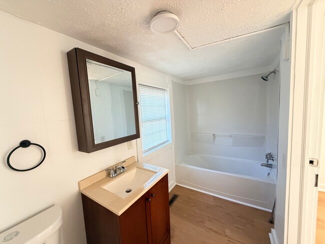 Building Photo - 417 S Hill Ave