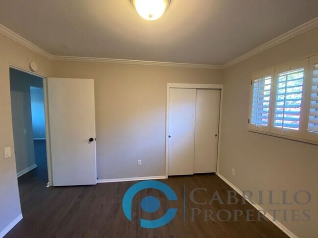 Building Photo - 3076 Governor Dr