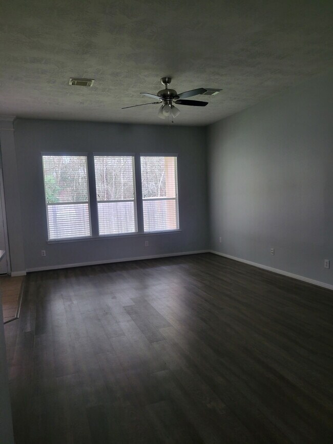 Building Photo - 30311 Saw Oaks Dr