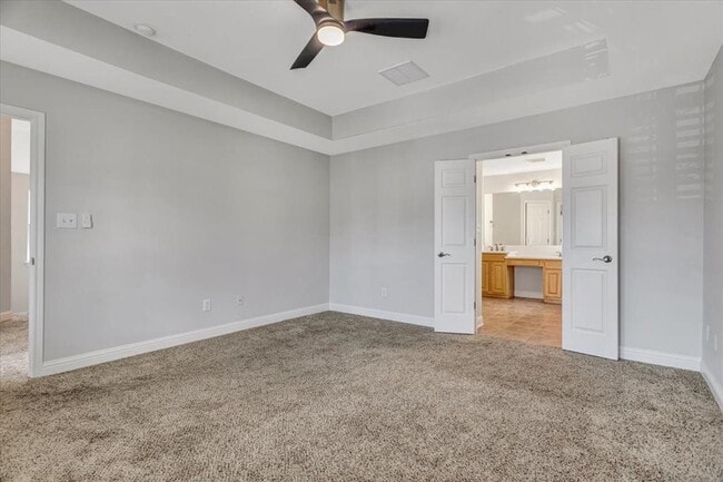 Building Photo - 629 12 Oaks Ln