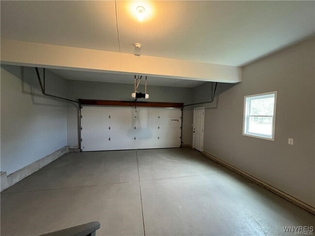 Building Photo - 1589 Center Rd