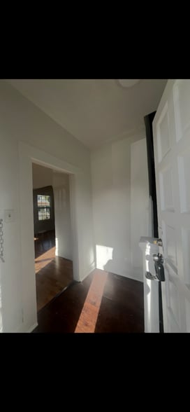 Building Photo - 603 NE Beech St