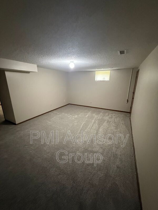 Building Photo - 2816 SW Westport Plaza Dr