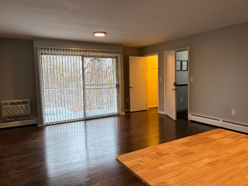 Building Photo - 271 Main St