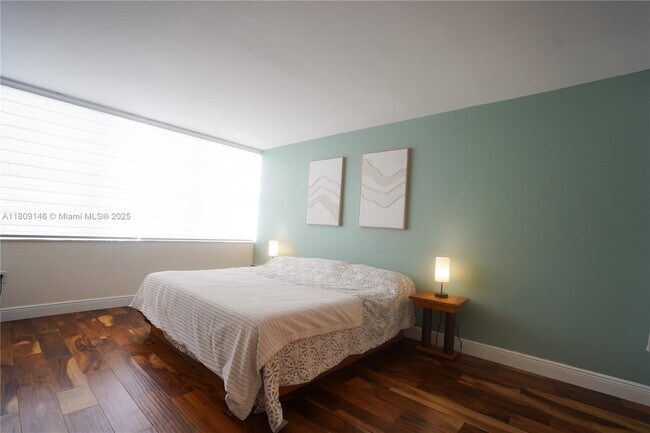 Building Photo - 18031 Biscayne Blvd