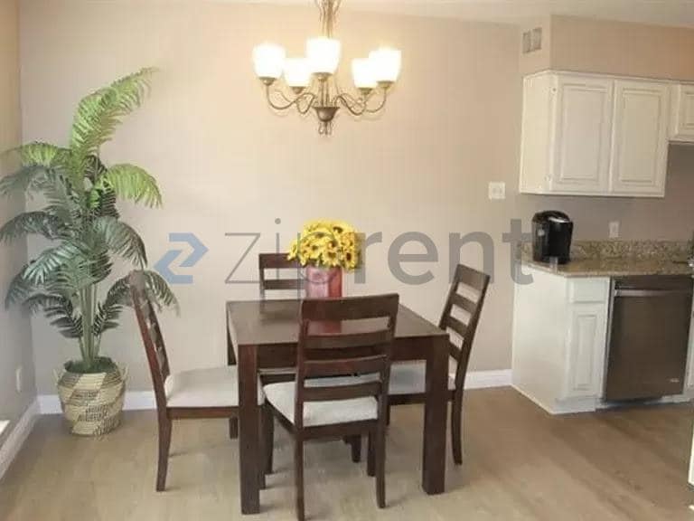 Building Photo - 334 W Harwood Rd