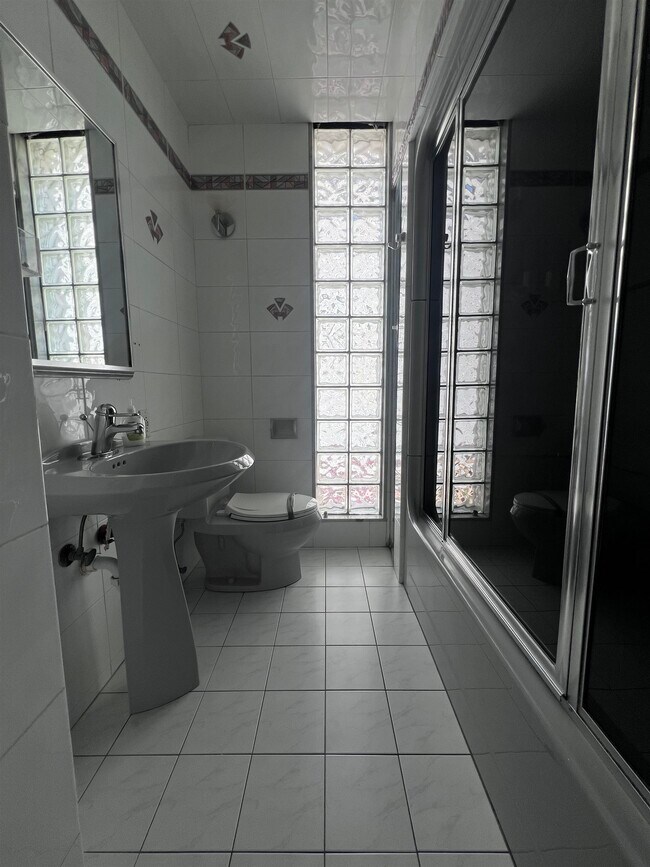 Building Photo - 94 W 46th St