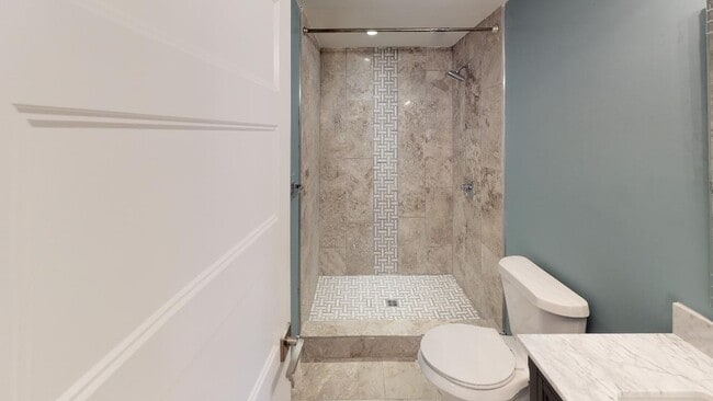 Building Photo - $1695 per Bedroom | 7BR/5BA in Fort Sander...