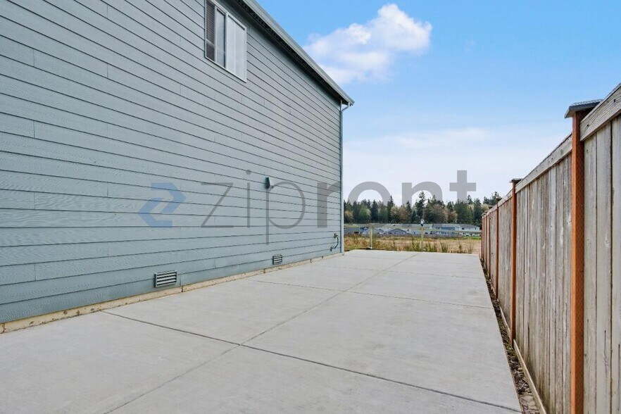 Building Photo - 9168 Candytuft Ln SE