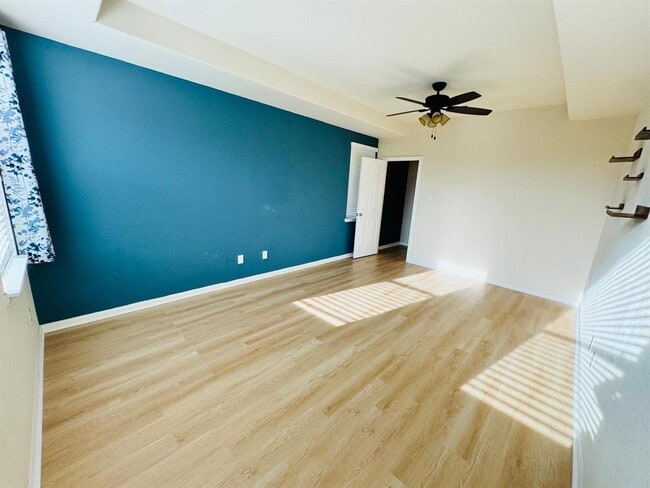 Building Photo - 5531 Drumlin Field Way