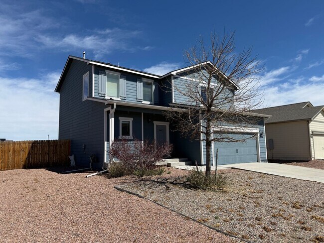 Building Photo - 3 Bed 3 Bath Home Minutes Away from Ft. Carson, Peterson SFB , & Schriever SFB!!