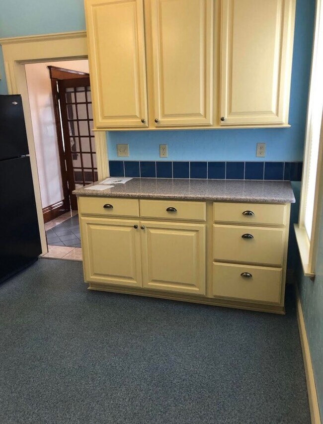 Building Photo - Victorian Charmer – 3 Bed, 1.75 Bath – Utilities Included!