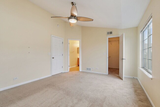 Building Photo - 253 Evergreen Cir