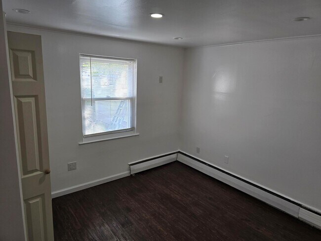 Building Photo - 274 Graff Ave