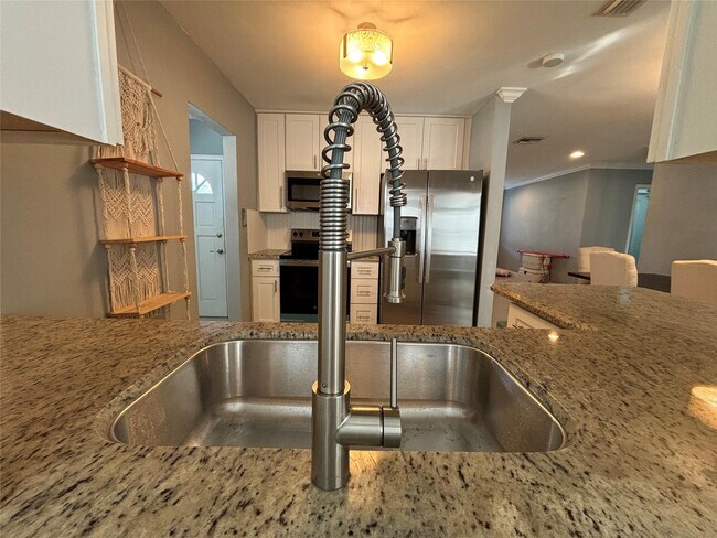 Building Photo - 3811 NE 18th Ave