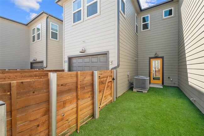 Building Photo - 9015 Cattle Baron Path