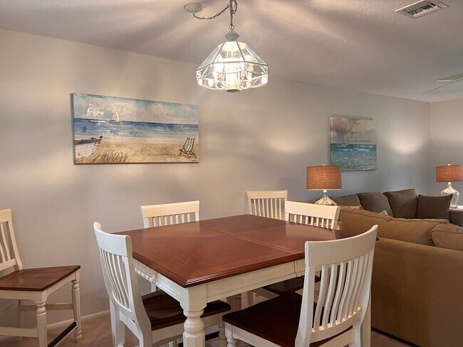Building Photo - 2bd/2ba Townhome