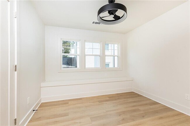 Building Photo - 433 Trabert Ave NW