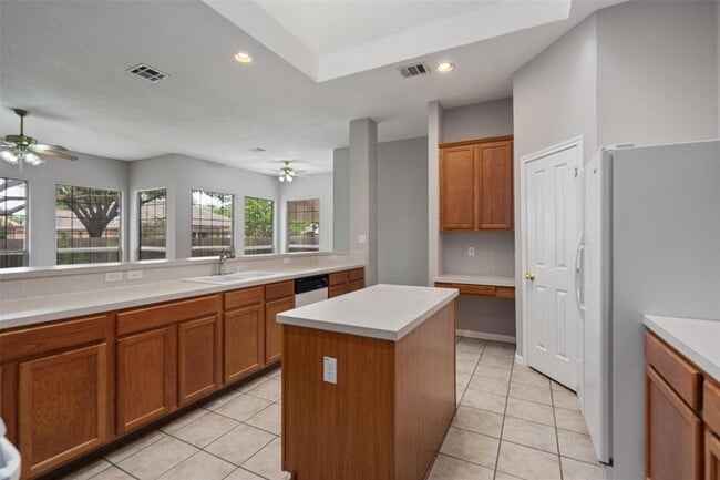 Building Photo - 901 Cashew Ln