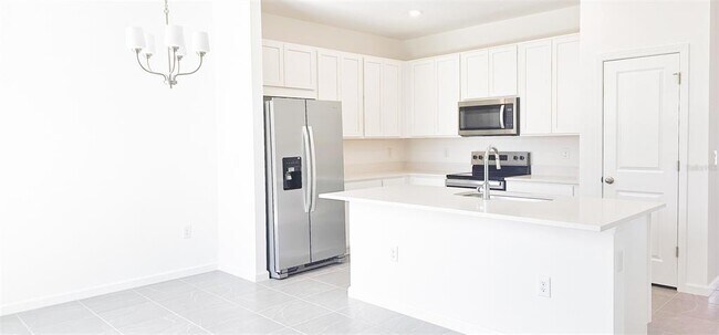 Building Photo - 429 Silver Palm Dr