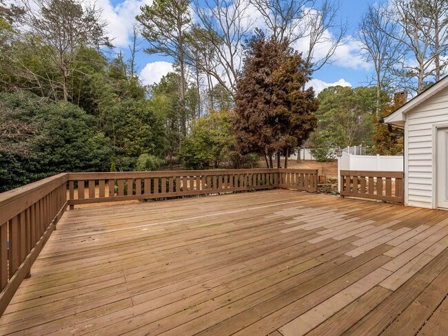 Building Photo - Luxury Living Awaits in this 6 Bedroom, 5 Bathroom Home – Elegant Comfort in a Prime Location