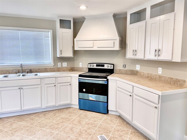 Building Photo - 11720 W Small Oaks Ln