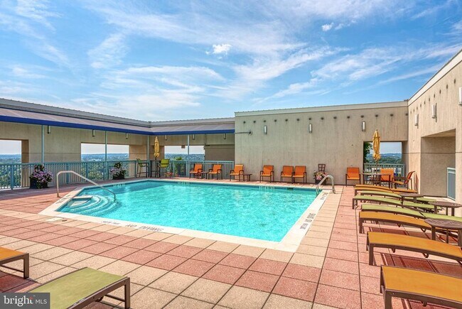 Building Photo - 851 N Glebe Rd