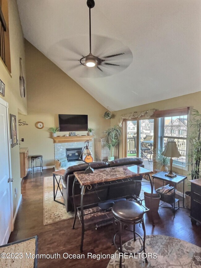 Building Photo - 179 Bernard Dr