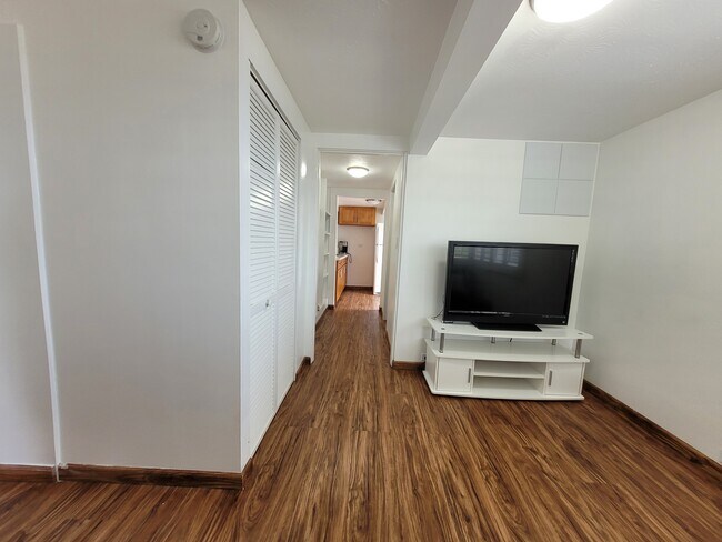 Building Photo - 1638 Alencastre St