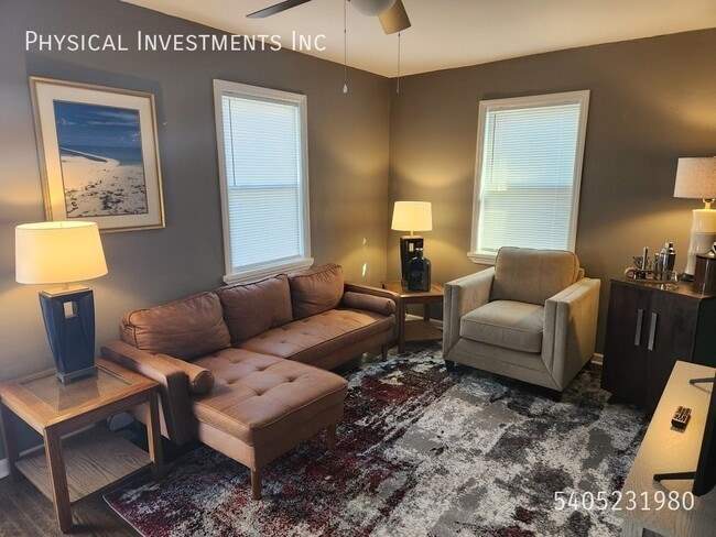 Building Photo - 412 Hanover Ave NW