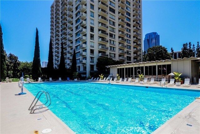 Building Photo - 2160 Century Pk E