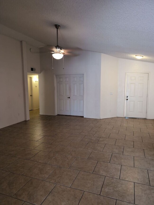 Building Photo - 73 S Cypress Ct