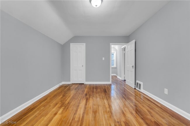 Building Photo - 11816 Marne Ave