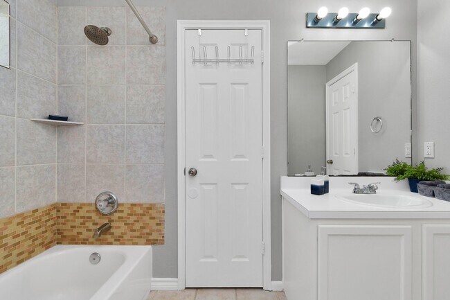 Building Photo - 5822 Santa Bernadetta