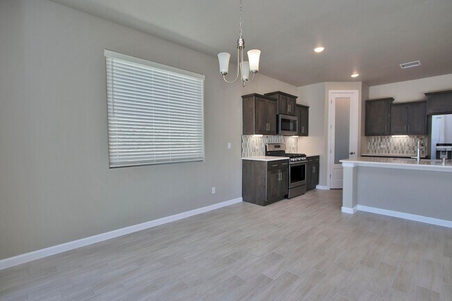 Building Photo - 729 C. Escondida