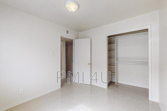 Building Photo - 233 Tennessee St NE