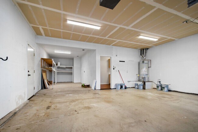 Building Photo - Grand 5-Bedroom Estate — Space, Style & Sophistication