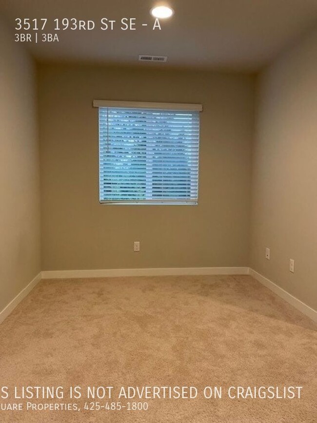 Building Photo - $1,000 Off for December!!! Corner Unit-3 B...