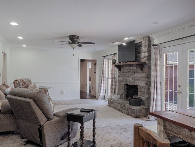 Building Photo - 1020 US-280