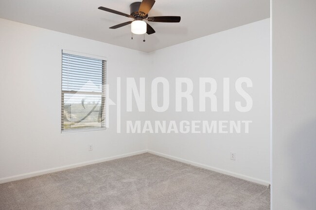 Building Photo - Beautiful Large Home Very Close to Freeway