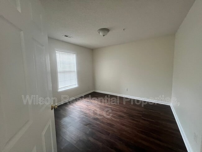 Building Photo - 914 Scholastic Ct