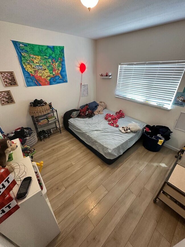 Building Photo - $1299 | 2BR/1BA | $85 Utilities | Charming...